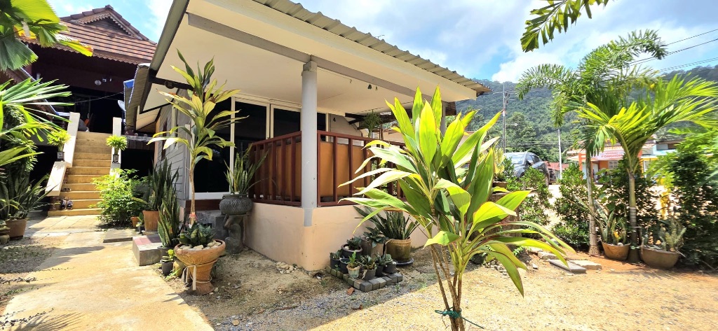 1-bedroom bungalow with garden