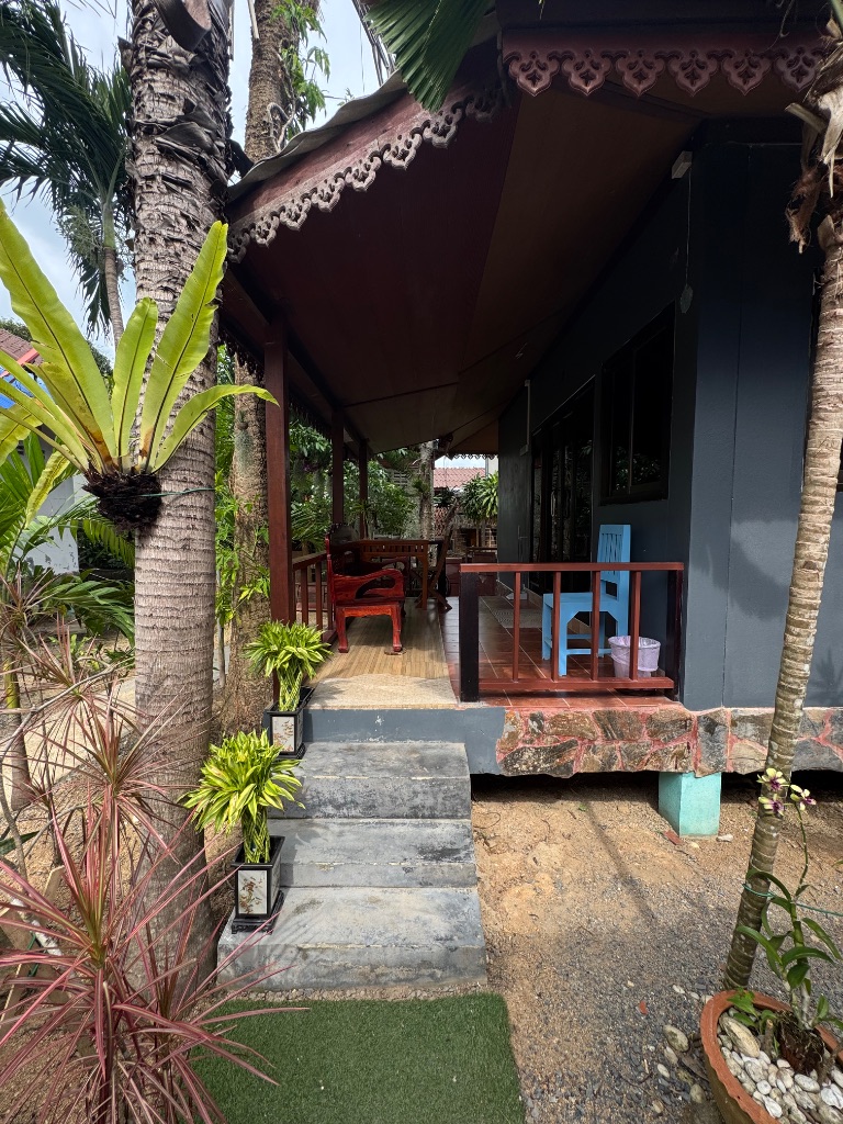 2-bedroom house — exterior with stone steps