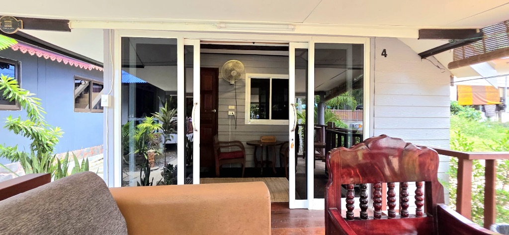 Bungalow entrance with terrace